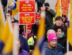 Tak Sepakat Masalah Gaji, Ratusan Ribu PNS di Inggris Mogok Kerja