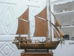 Bupati Ratna Anne Mustika Bangga Miniatur Kapal Nusantara Kreativitas Pengrajin Jati Purwakarta Diminati Dunia