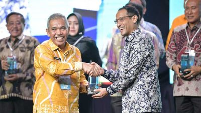 Gubri Syamsuar Raih Penghargaan Merdeka Belajar Dari Kemendikbud RI
