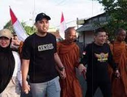 Toleransi Beragama, Dico Ganinduto Jalan Kaki Antar 32 Biksu Thu Dong Tinggalkan Kendal