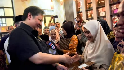 Kunker Ke Sumedang, Menko Airlangga Bagikan KUR Hingga Sumbang Sapi Kurban