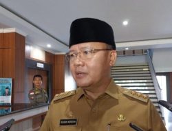 Jenazah Warga Diangkut Pakai Motor Lewat Jalan Tanah, Rohidin Mersyah Dorong Pemkab Kepahiang Perbaiki Jalan