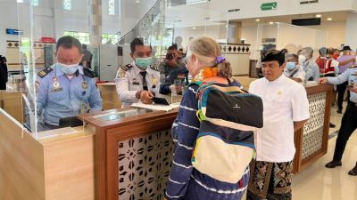 WNA Punya KTP Hingga Kerja Diam-Diam, Adies Kadir Desak Imigrasi Berbenah