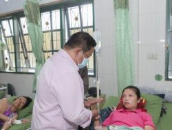 Bupati Eddy Berutu Biayai Berobat Warga Dairi Terkena Tumor ke RSCM Jakarta