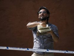 RI Kecam Aksi Salwan Momika Bakar Al-Quran Depan Masjid di Swedia