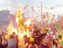 Bupati Rohil Afrizal Sintong Buka Festival Bakar Tongkang di Kelenteng Ing Hok Kiong