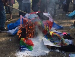 Masyarakat Georgia Bubarkan Festival LGBT, Bendera dan Atribut Dibakar