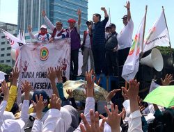 Tolak RUU Kesehatan, Fraksi Demokrat Temui Pendemo di Halaman Gedung DPR