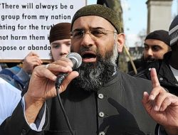 Polisi Inggris Tangkap Ulama Terkemuka Anjem Choudary Dengan Tuduhan Terorisme