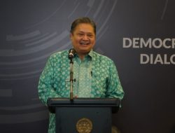Menko Airlangga: Indonesia Takkan Alami Rezim Otokratis dan Kemunduran Demokrasi