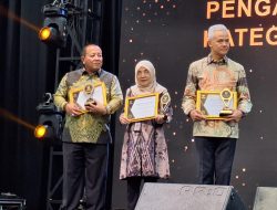 Menko Airlangga Anugerahi KUR Award Untuk Gubernur Lampung Arinal Djunaidi