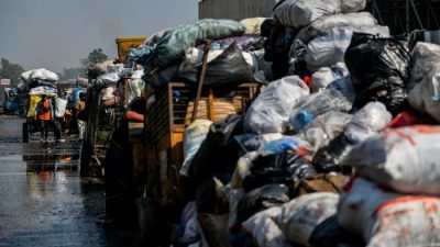 Gubernur Jawa Barat Ridwan Kamil Tetapkan Bandung Raya Darurat Sampah