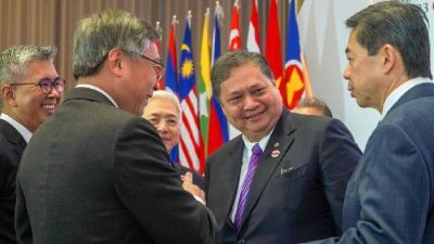 Menko Airlangga Pastikan Bulog Punya Cukup Cadangan Beras Untuk Operasi Pasar