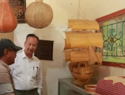 Menperin Agus Gumiwang Kepincut Kerajinan Bambu Gintangan Banyuwangi, Pesan Replika Kapal Phinisi dan Wayang