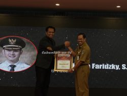 Bupati Tuban Aditya Halindra Faridzky Raih Penghargaan ‘The Right Man On The Right Place’