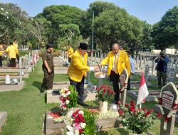 HUT Ke-59 Partai Golkar, Airlangga Hartarto Ajak Para Pengurus dan Kader Ziarah Makam Pahlawan di TMP Kalibata