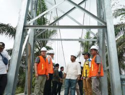 Permudah Masyarakat Angkut Hasil Bumi, Rohidin Mersyah Bangun Jembatan Gantung Suka Bandung