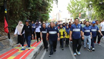 Arinal Djunaidi Jalan Sehat Hari Kesehatan Nasional ke-59 Bersama Ribuan Masyarakat Lampung
