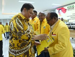 Lamberthus Jitmau Dipercaya DPP Partai Golkar Sebagai Cagub Papua Barat Daya 2024