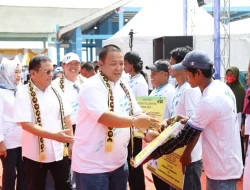 Merakyat, Arinal Djunaidi Makan Ikan Bersama Masyarakat di Labuhan Maringgai