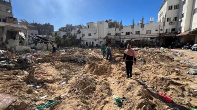 Buldoser Israel Kubur Hidup-Hidup Puluhan Orang Palestina di RS Kamal Adwan Gaza
