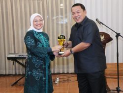 Gubernur Lampung Arinal Djunaidi Terima Penghargaan IMW Award 2023 Dari Kemnaker RI