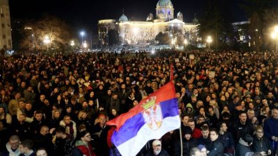 Serbia Rusuh, Polisi Tembakkan Gas Air Mata ke Massa Yang Tolak Hasil Pemilu