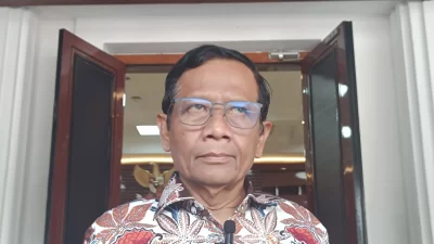 Loh! Menko Mahfud MD Ajari Aktivis Petisi 100 Tata Cara Makzulkan Presiden Jokowi