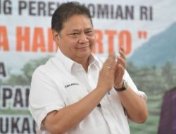 Menko Airlangga Salurkan Bantuan Pangan Untuk Topang Daya Beli Masyarakat