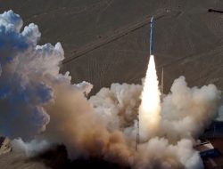 Sambut Imlek, China Luncurkan Roket Pembawa Lima Satelit Berlogo Naga