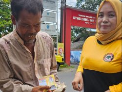 Caleg Partai Golkar DPR RI Dapil Jabar XI, Tini Kartini Berbagi Ratusan Paket Makanan Gratis
