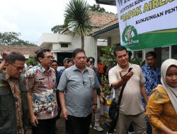 Menko Airlangga Pastikan 2 Juta Masyarakat Dapat Bantuan Beras 10 Kg dan Bantuan Tunai Rp. 200 Ribu