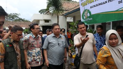 Menko Airlangga Pastikan 2 Juta Masyarakat Dapat Bantuan Beras 10 Kg dan Bantuan Tunai Rp. 200 Ribu