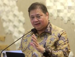 Menko Airlangga Buka Suara Soal Bansos Beras Disetop Bapanas Jelang Pemilu 2024