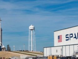 SpaceX Bangun Ratusan Satelit Mata-mata Untuk Intelijen AS