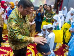 Menko Airlangga Gelar Buka Puasa Bersama dan Santuni Anak Yatim di Kantornya