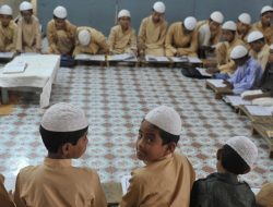 Pengadilan Larang 25 Ribu Madrasah dan Sekolah Islam Beroperasi Jelang Pemilu India