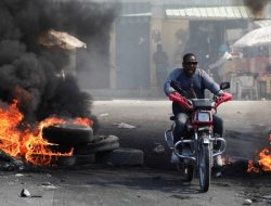 Coba Gulingkan PM Ariel Henry, Geng Bersenjata Serbu Penjara Terbesar di Haiti