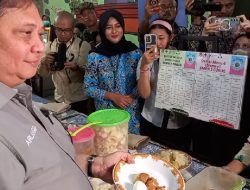Dari 4 Menu Makan Siang Gratis di SMPN 3 Curug, Menko Airlangga Pilih Coba Siomay