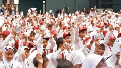 Mendikbud Nadiem Resmi Tetapkan Seragam Sekolah Baru Untuk Siswa SD, SMP, SMA
