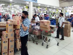 Bupati Tuban Aditya Halindra Minta Minimarket dan Supermarket Pajang Produk Lokal di Rak Paling Depan