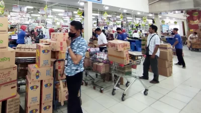 Bupati Tuban Aditya Halindra Minta Minimarket dan Supermarket Pajang Produk Lokal di Rak Paling Depan