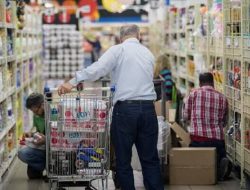 Waspada Serangan Balasan Iran, Warga Israel ‘Panic Buying’