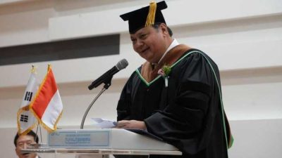 Rektor UGM Beri Selamat Atas Gelar Doktor Honoris Causa Menko Airlangga Dari GNU Korea Selatan
