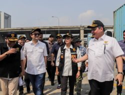 Numpuk Berbulan-bulan, Menko Airlangga dan Wamendag Jerry Sambuaga Bebaskan 30 Kontainer Dari Pelabuhan