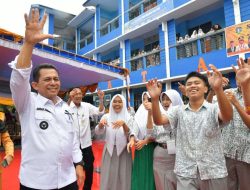 Gubernur Kepri Ansar Ahmad Bakal Gratiskan SPP dan Dua Stel Seragam SMA Sederajat