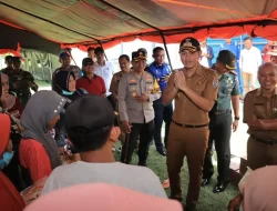 Bupati Aditya Halindra Tinjau Langsung Posko Pengungsian Korban Kebocoran Tangki TBBM Pertamina Tuban