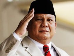 Menhan Prabowo Terima Tanda Kehormatan Bintang Bhayangkara Utama Dari Kapolri