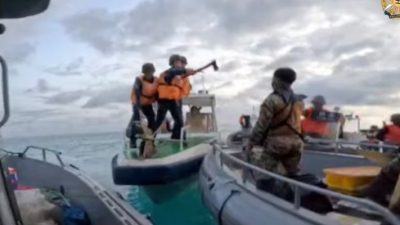 Bawa Kapak dan Pisau, Penjaga Pantai China Serang Kapal Angkatan Laut Filipina