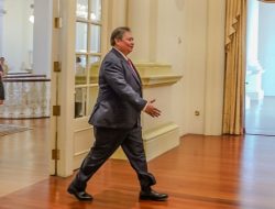 Dalam Sehari, Menko Airlangga Temui Deputi PM, Presiden Hingga PM Singapura